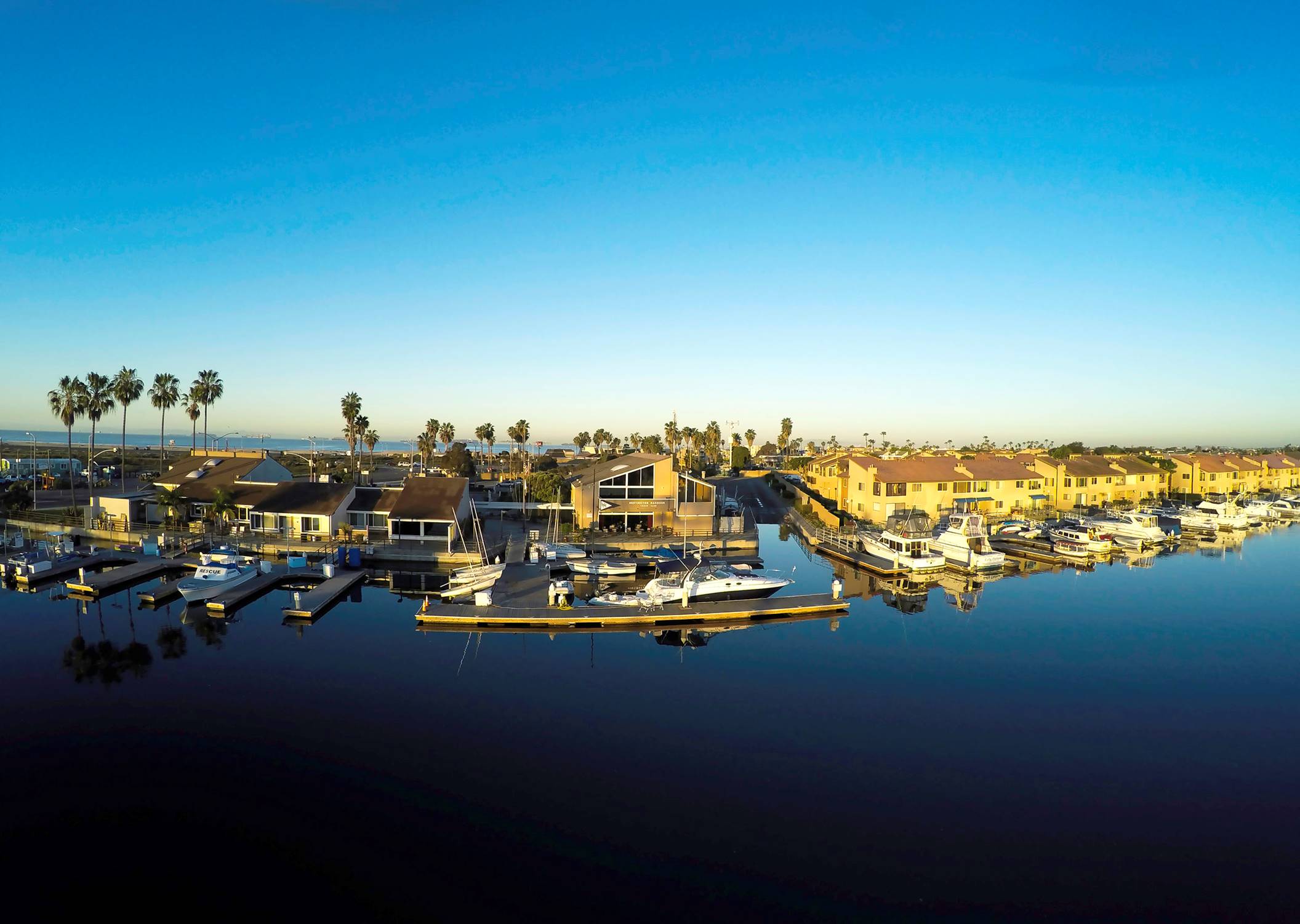 Huntington Harbour Yacht Club